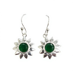 Boucles d'oreilles pendantes artisanales en onyx vert, argent sterling 925, motif tournesol délicat, bijoux floraux à crochet - Product Image 3