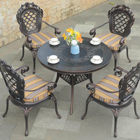 Ensemble de meubles d'extérieur en aluminium chaise de salle à manger 4 places avec table pour balcon, jardin, patio, banquet, hôtel, hall extérieur.