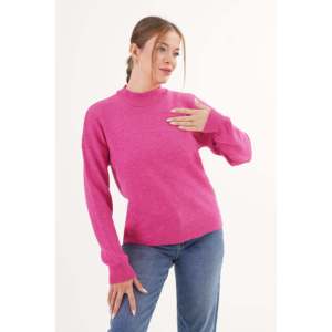 Suéter de Punto Fucsia de Cuello Alto al por Mayor, Estilo Coreano Informal y Moderno, Tejido a Mano con Logotipo Estampado en la Parte Delantera para la Temporada de Otoño - Product Image 4