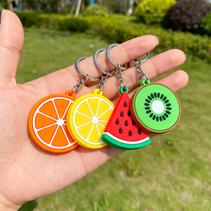 Llavero de Goma Suave con Forma de Fruta Personalizado para Marca de Smoothies y Bar de Jugos con Color Vibrante y Material Ecológico - Product Image 5