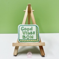 Écusson de broderie de prix usine de mode personnalisé promotionnel et patchs tissés cousus pour vêtements