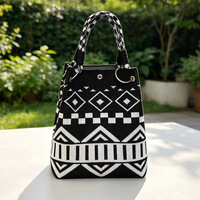Sac à main pied-de-poule avec poignée torsadée et connecteurs en métal en forme de O pour femme, idéal pour l'été, le quotidien, le shopping, les pique-niques et les sorties.