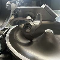 Machine à découper la viande industrielle robuste et très vendue pour la production d'émulsions de viande, de saucisses et de boulettes de viande
