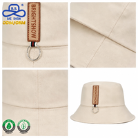 Chapeaux Bob Décontractés Beige à Large Bord avec Anneau Métallique et Patch Logo Personnalisé pour Femme – Protection Solaire – Style Urbain Tendance
