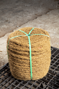 Cuerda de fibra de coco trenzada hecha a mano para aplicaciones de jardinería, decoración y paisajismo - Product Image 4