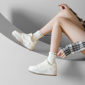 Chaussures plateforme rétro pour femmes, nouveau style 2026, polyvalentes et décontractées, sportives, blanches effet vieilli - Product Image 3