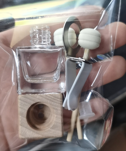 8 ml Kare Cam Araç Kokusu Difüzörü, Havalandırma Klipsi, Sıcak Baskılı Yüzey, Boş Esansiyel Yağ Parfüm Şişesi - Product Image 5