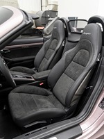 Verbesserte Sportsitze für Porsche und Premium-Sitzbezüge aus Alcantara
