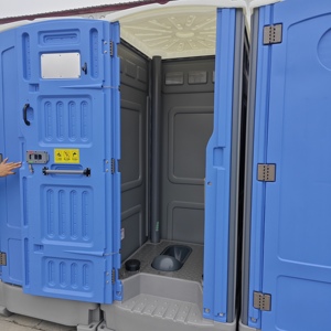 Toilettes chimiques portables pour chantier avec réservoir de récupération des déchets, contrôle des odeurs et serrure de sécurité - Product Image 2