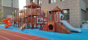Kinderspielgeräte Garten-Theater Outdoor-Kinderspiele Holz Großhandel Outdoor mit Edelstahl-Rutsche - Product Image 3