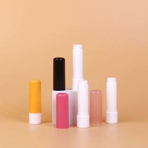 Baume à lèvres hydratant et waterproof à formule unique, personnalisable avec logo, bio, naturel, sans cruauté, et protection solaire - Product Image 1