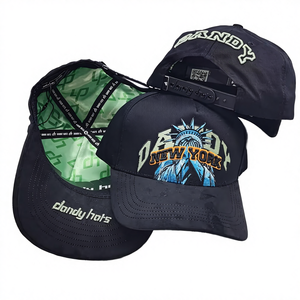 En stock: Gorras de béisbol deportivas Fuerza Regida personalizadas de 5 paneles con visera ancha, estilo camionero de gamuza, con patrón de letras en tela común. - Product Image 4