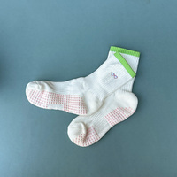 Chaussettes de yoga tendance pour l'automne avec logo personnalisé, tissu anti-humidité pour le Pilates des jeunes