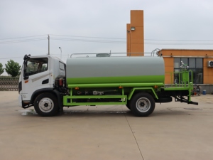 Camión <span class=keywords><strong>Cisterna</strong></span> de <span class=keywords><strong>Agua</strong></span> <span class=keywords><strong>Potable</strong></span> Dongfeng 5000L 4x2, Camión <span class=keywords><strong>Cisterna</strong></span> de Acero Inoxidable Euro 3 Diésel <span class=keywords><strong>para</strong></span> Transporte de <span class=keywords><strong>Agua</strong></span> - Product Image 4