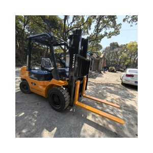 Chariot élévateur diesel de 3 tonnes Toyota FD30 d'occasion en bon état excavatrice Toyota FD30 d'occasion originale du Japon à vendre - Product Image 1