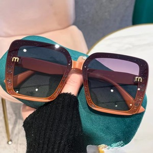 Nuevas Gafas de Sol Redbook con Marco Cuadrado con Incrustaciones de Purpurina, Estilo Moderno, Protección UV, de Alta Gama - Product Image 3