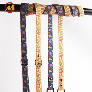 Impermeable Anti Decoloración Diseñador Sin Tirones Piel Suave Personalizado Pvc Collares para mascotas Correa de perro para cachorro y patrón personalizado grande - Product Image 1