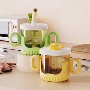 Bouteille d'eau en plastique mignonne avec poignée spéciale, ventouse et conception anti-chute - Écologique, lavable au lave-vaisselle, pour une utilisation en extérieur - Product Image 1