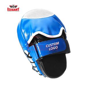 Coussinets de frappe de boxe en cuir de haute qualité avec logo personnalisé, élégants pour le sport - Product Image 2