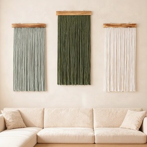 Ultima Novità: Arazzo Boho Fatto a Mano con Striscia in Legno e Design con Nappe, Decorazione da Parete in Stile Nordico - Product Image 2