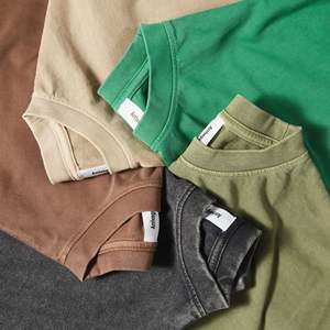 T-shirt pour homme en coton 100% tricoté surdimensionné uni à col rond, lavage à l'acide personnalisé, poids lourd 250 GSM - Product Image 3