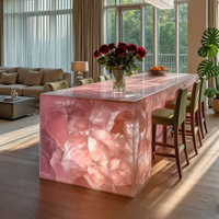 Comptoir de bar d'îlot de cuisine moderne en cristal rose, quartz rose et onyx rétroéclairé avec lumière LED