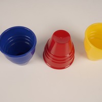 Spectacle de magie de close-up : Tours de magie avec tasses et balles en plastique pour enfants, idéal pour les spectacles de magie de close-up des jeunes magiciens
