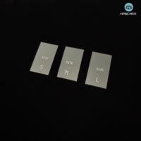 Etiquetas de tela personalizadas hechas en China con logo 3D en relieve, impresión ecológica por huecograbado para ropa, trajes de baño y ropa interior. Envío gratis.