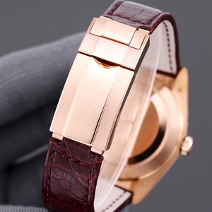 Reloj Automático de Hombre con Caja de Oro Rosa Completamente Incrustada en Diamantes, Esfera con Indicador de Fecha, Correa de Cuero Genuino Marrón - Product Image 6