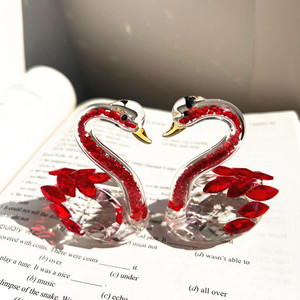 Commercio all'ingrosso bella decorazione di nozze romantico fatto a mano colore rosso cristallo coppia cigni per regalo - Product Image 5