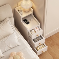 Table de chevet minimaliste moderne extra-étroite, armoire latérale large et basse pour chambre à coucher dans les espaces restreints