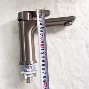 Robinet de lavabo en acier inoxydable à poignée unique, montage sur plan, style moderne, finition bronze canon, monotrou - Product Image 4