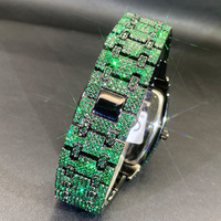 Montre Homme Quartz Diamant Vert Entièrement Sertie Boîtier Tonneau Bling Iced Out Hip Hop avec Date Lumineuse