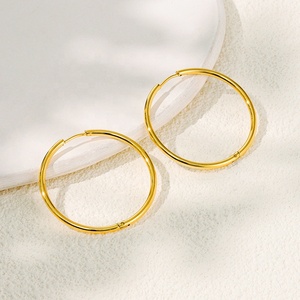 Bijoux en acier inoxydable plaqué or COOL, boucles d'oreilles célèbres, bijoux pour femmes, boucles d'oreilles à clous personnalisées en forme d'engrenage CC - Product Image 2