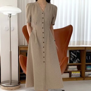 Robe longue élégante pour femme, décontractée, à carreaux vichy, col en V, boutonnée, manches courtes, coupe trapèze, taille plissée, pour l'été et les vacances - Product Image 4