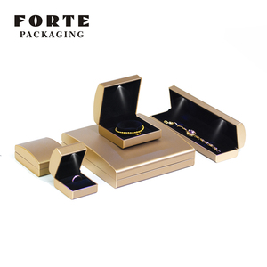 FORTE - Juego de Cajas de Joyería de Piel Sintética Dorada con Logotipo Personalizado, para Pendientes, Anillos, Pulseras y Collares - Product Image 6