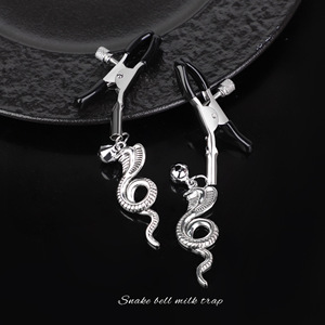 ที่หนีบหัวนมแบบสปริงสีเงิน ของเล่นผู้ใหญ่ - Product Image 2