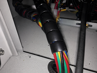 Tube spiralé flexible en polypropylène pour la gestion des câbles des machines industrielles