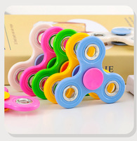 En gros Fidget Spinner en plastique pour enfants avec roulement