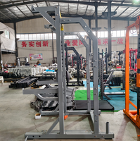Rack de musculation multifonctionnel à charge par plaques pour demi-squat, idéal pour les clubs de fitness et l'entraînement de force