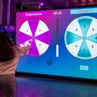 Jeu interactif de mur de balles avec roue des prix, solution de divertissement tout-en-un pour la location d'événements, l'activation de marque FEC et les aires de jeux intérieures