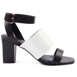 รองเท้าดีไซน์ลำลองสีขาวสายรัดข้อเท้าหนังยางหัวเข็มขัดสายรัดส้นผู้หญิงสี่เหลี่ยมรองเท้าส้นสูงเปิดนิ้วเท้าขายส่งโลโก้ที่กำหนดเอง - Product Image 5