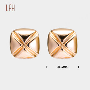 ต่างหูทองคำแท้18K ทรงสี่เหลี่ยมขนมเปียกปูนต่างหูทองคำแท้18K ต่างหูเม็ดกลมเรียบสีทอง18K - Product Image 3