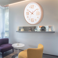 Logo personnalisé en gros de horloges murales numériques tridimensionnelles circulaires en plastique de 12 pouces, salon simple et silencieux ODM/OEM