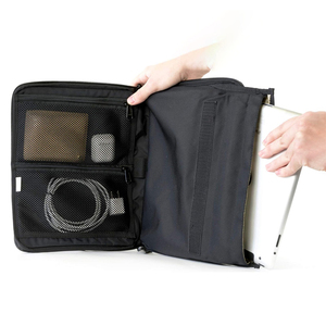 Sac de voyage multifonctionnel pour tablette et téléphone avec poches pour accessoires et pochette Faraday intégrée bloquant les signaux - Product Image 1