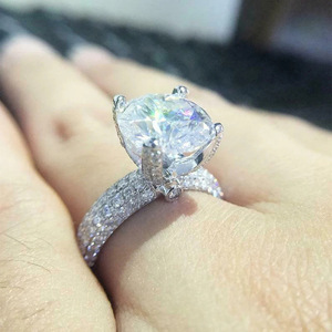 Anello con zirconi incastonati a corona rotonda in stile europeo-americano, elegante ornamento da dito per fidanzamento e matrimonio per signore. - Product Image 1