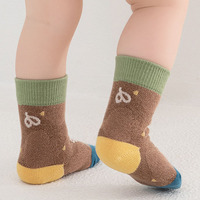 Vente en gros de chaussettes pour bébés de 0 à 8 ans, chaussettes pour bébés en coton à motifs de dessins animés, chaussettes tricotées confortables sans couture, chaussettes colorées
