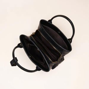 Sac à bandoulière carré petit format pour femme en cuir véritable souple, version coréenne 2025, fermeture ouverte, imperméable, vente en gros - Product Image 5