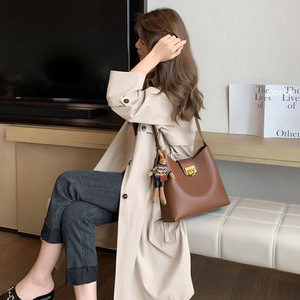 Nuevo Bolso de Hombro de Cuero Genuino para Mujer, Estilo Francés, Color Blanco/Camel, Cierre de Hebilla, Bandolera Diagonal, Bolso de Moda - Product Image 1