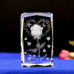 Großhandel Hochzeits geschenke Blume K9 3d Laser Liebe Kristall Gravierte Rose Home Decoration Geschenk box Custom ized Logo Volkskunst 1 Farbe